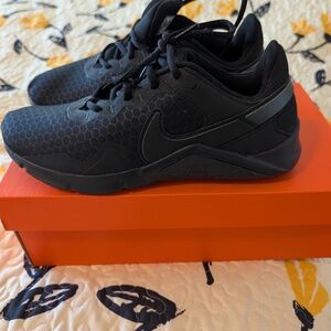 W Nike Legend Essential 2